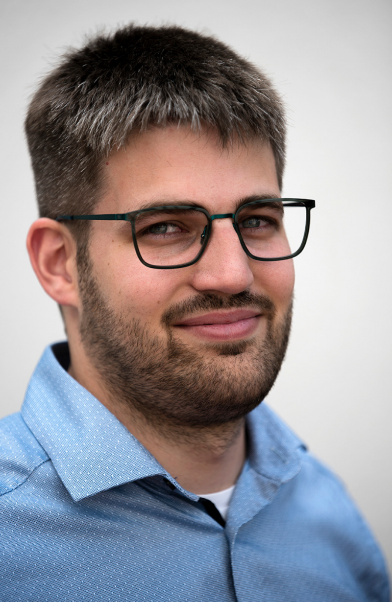Portraitfoto von Jonas Tumbrinck
